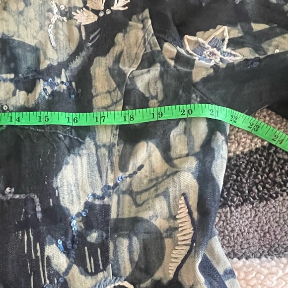 Chico's - Denim Blue Jacket with sequins designs in excellent condition size 2 - Picture 13 of 16